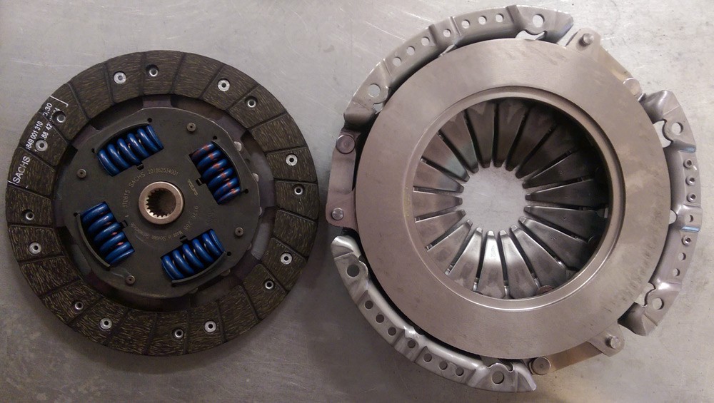 Euro 850R Clutch Kit 272218 Genuine Volvo - Image 3